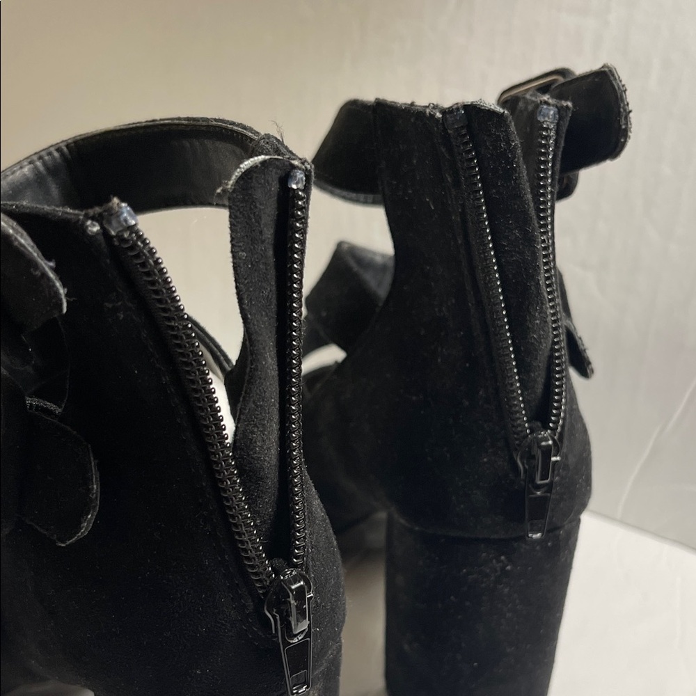 Chinese Laundry Women’s Black velvet Multi-Strap Heels size 6.5 - Picture 14 of 16